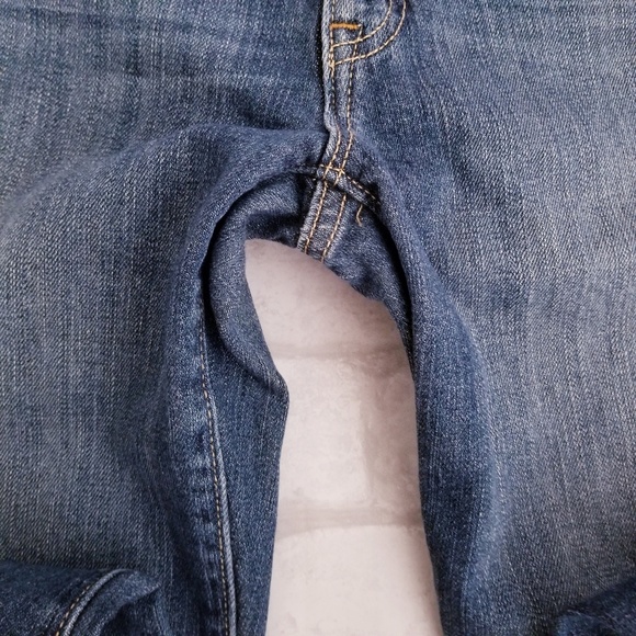 GAP Curvy Flare Jeans Medium Wash 2 - Picture 6 of 7